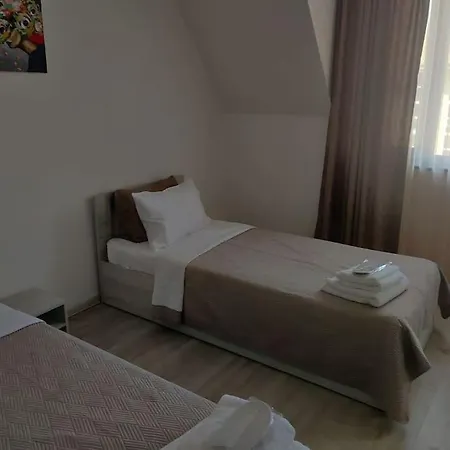 Guest 4 Zdrave * Kazanlŭk