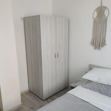 Appartamento Guest 4 Zdrave *