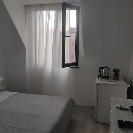 Διαμέρισμα Guest 4 Zdrave Καζανλούκ